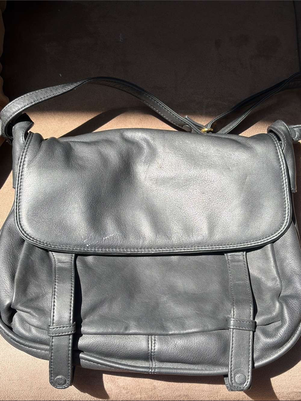 Beautiful Brio Classic Leather velvet interior pockets / pouch crossbody